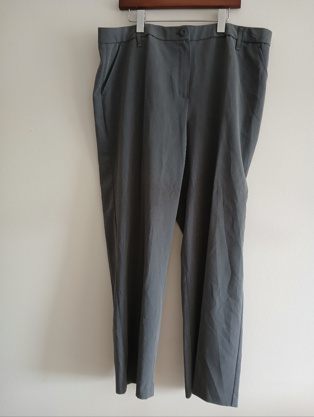 Larry Levine Women Pants Gray Size 18W